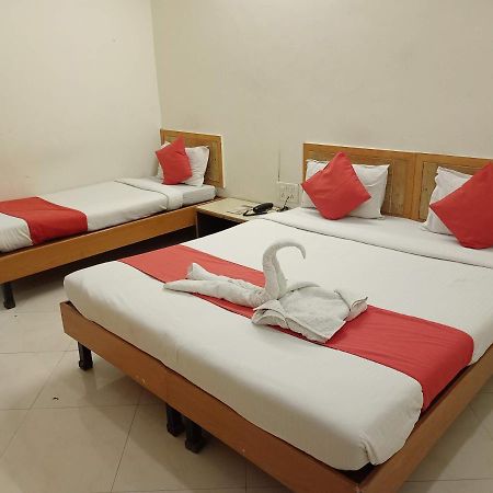 Hotel Wayfare Shirdi Esterno foto