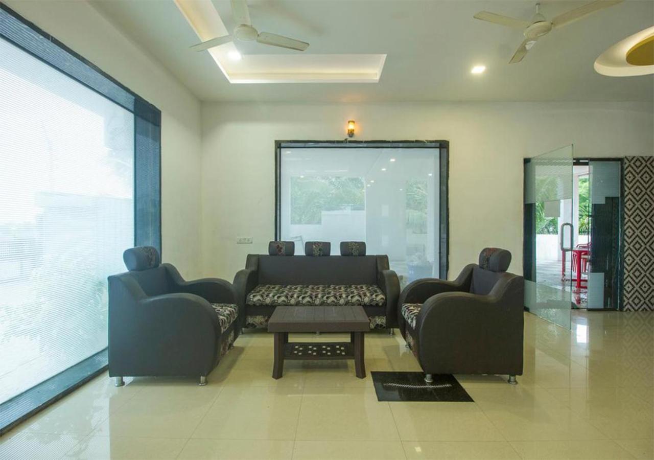 Hotel Wayfare Shirdi Esterno foto