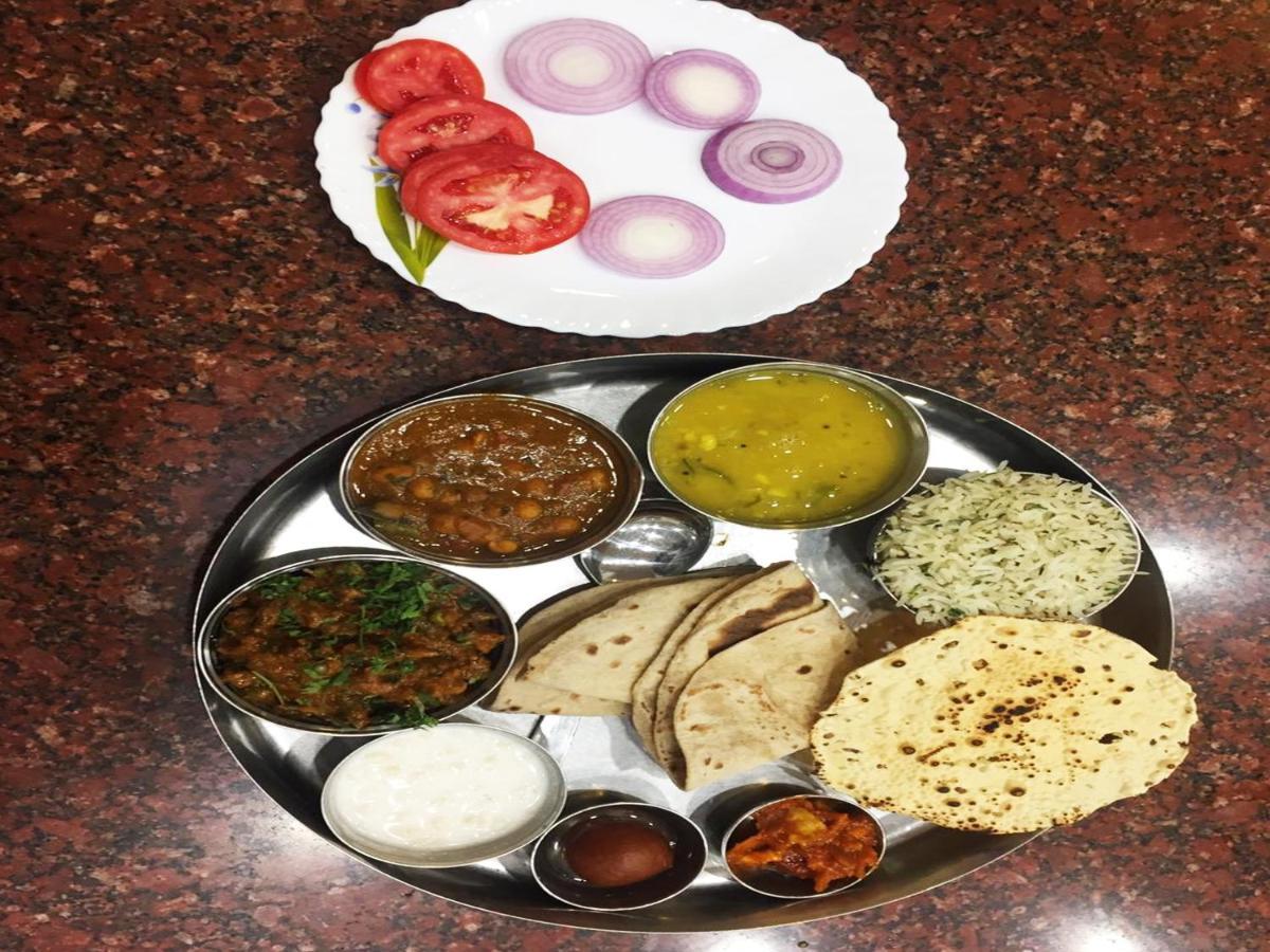 Hotel Wayfare Shirdi Esterno foto
