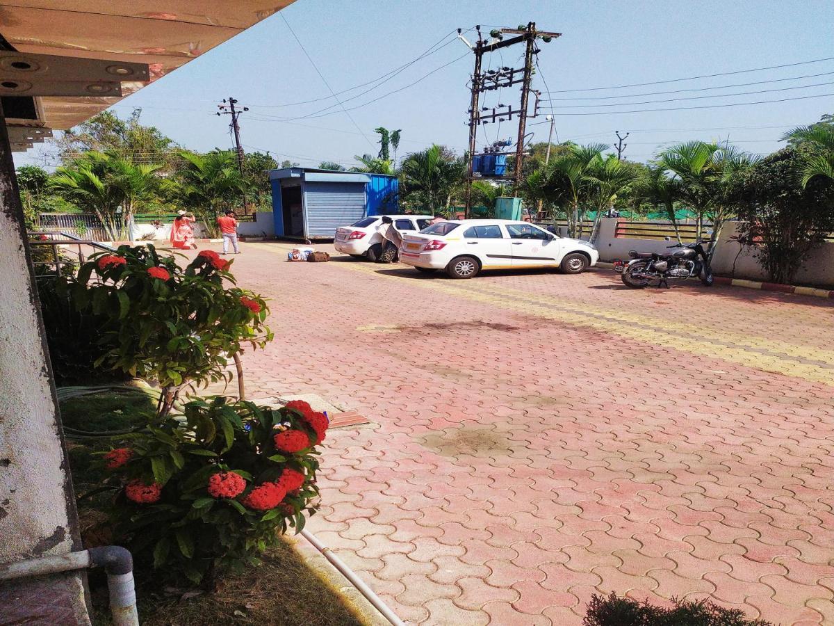 Hotel Wayfare Shirdi Esterno foto