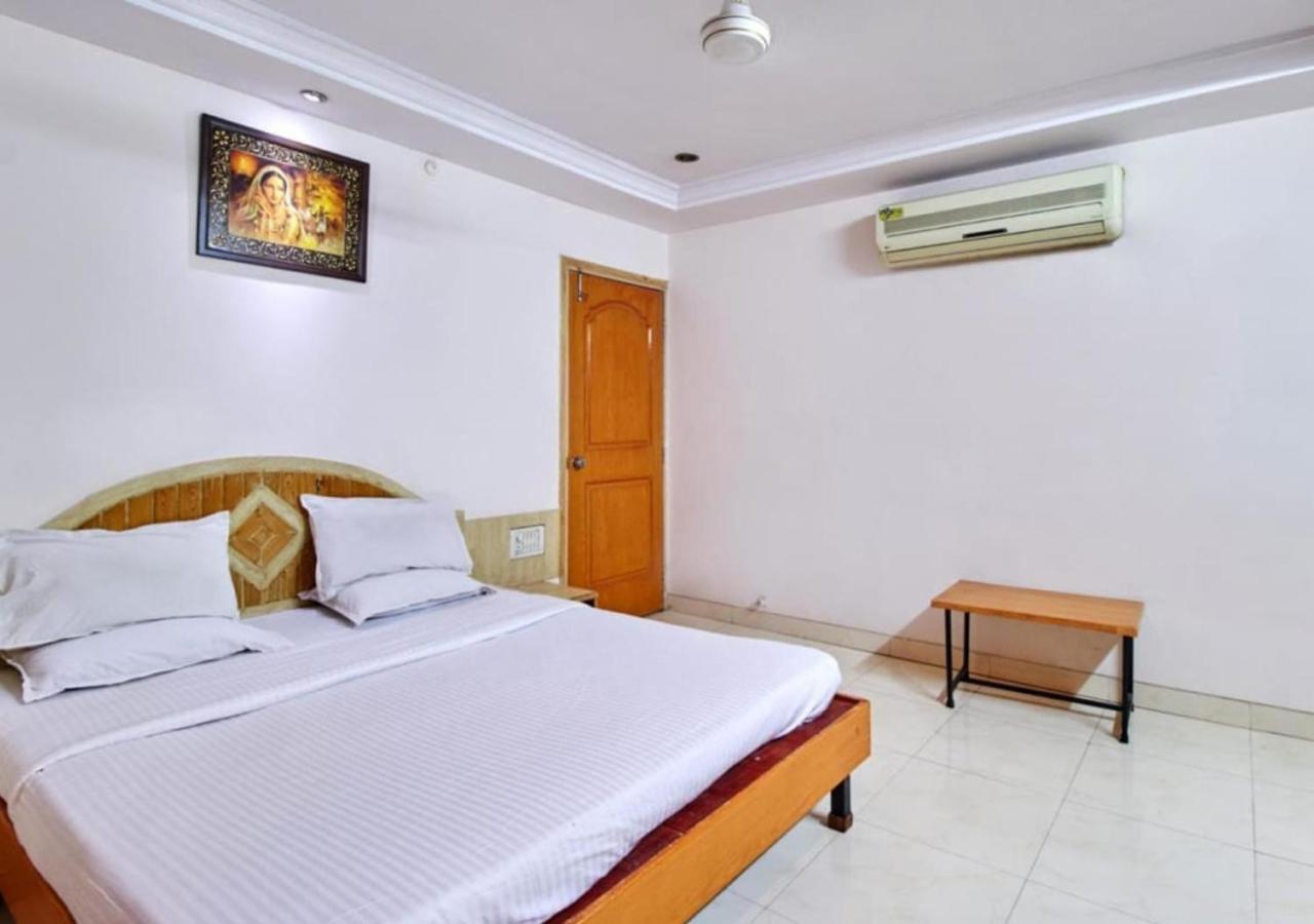 Hotel Wayfare Shirdi Esterno foto