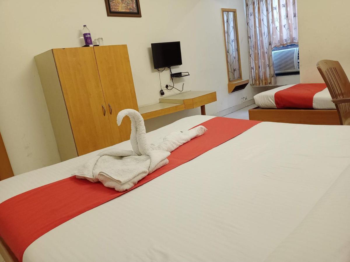 Hotel Wayfare Shirdi Esterno foto