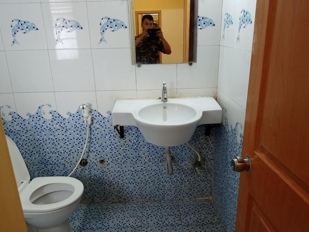 Hotel Wayfare Shirdi Esterno foto