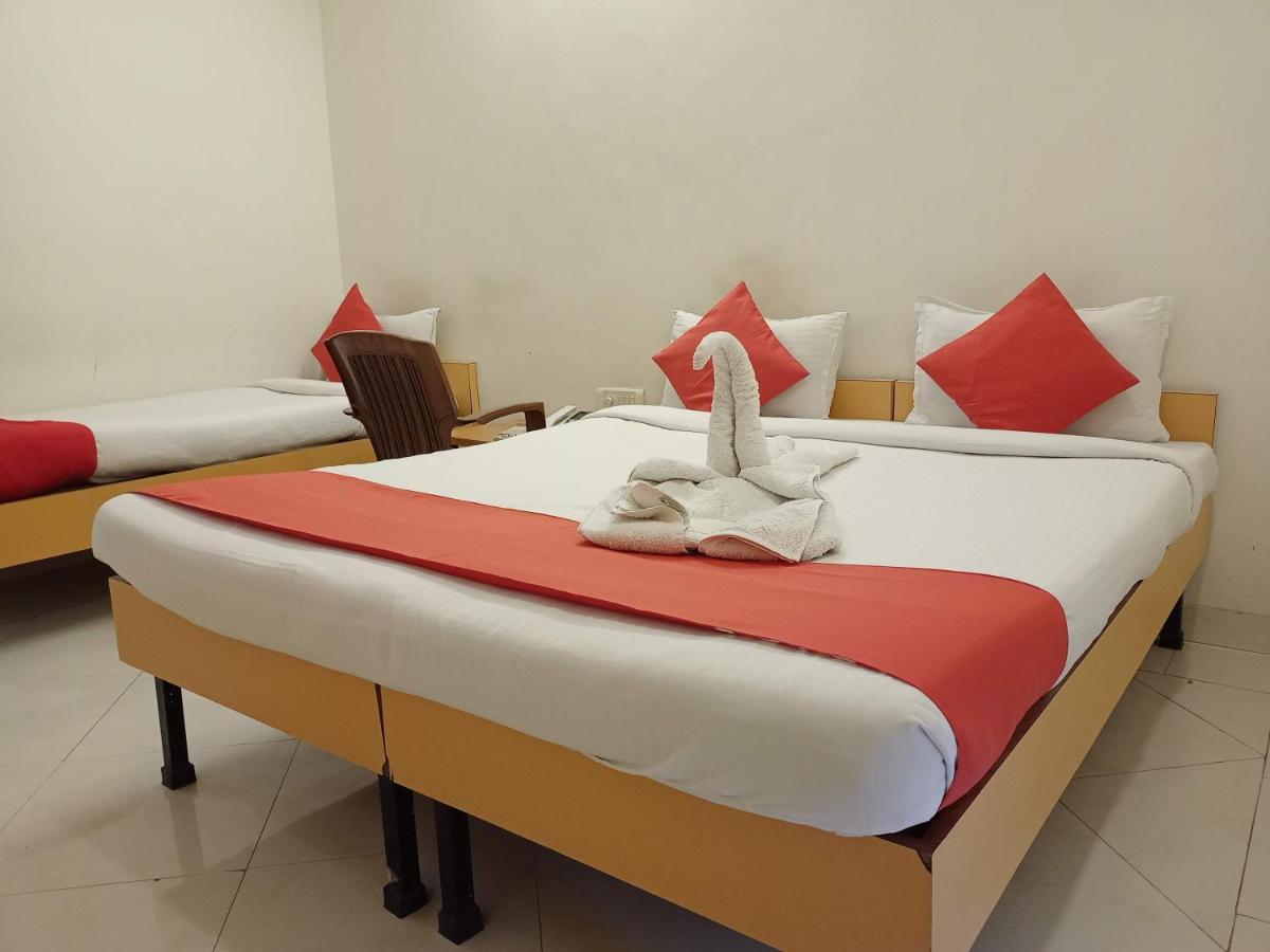 Hotel Wayfare Shirdi Esterno foto