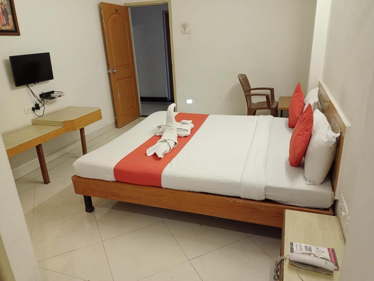 Hotel Wayfare Shirdi Esterno foto
