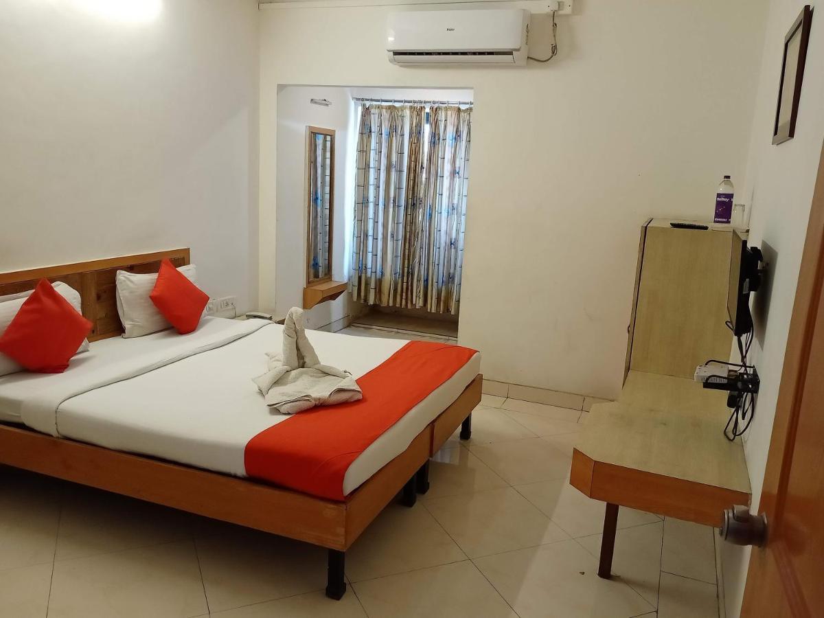 Hotel Wayfare Shirdi Esterno foto