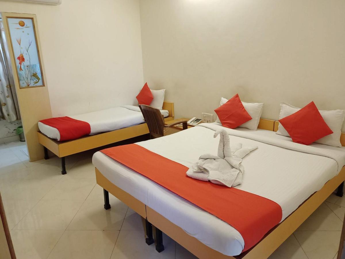 Hotel Wayfare Shirdi Esterno foto
