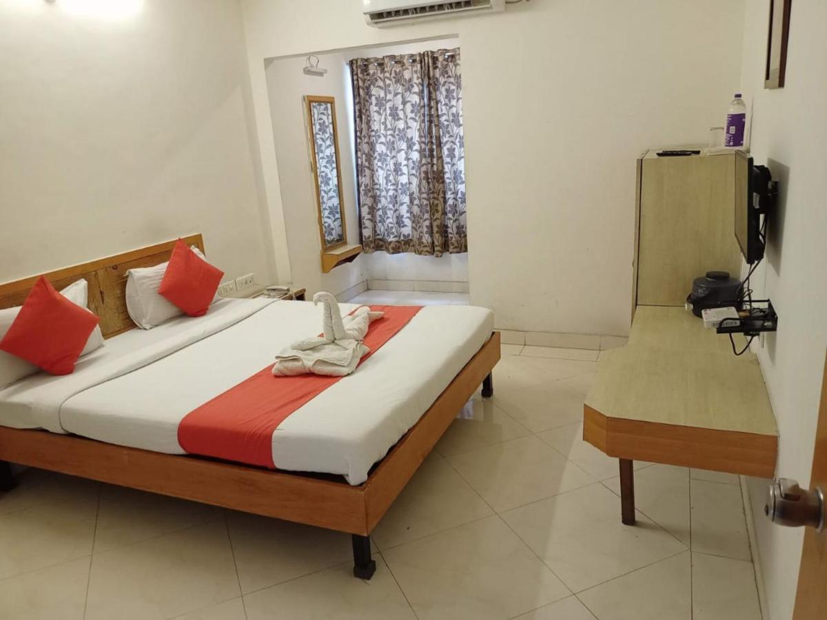 Hotel Wayfare Shirdi Esterno foto