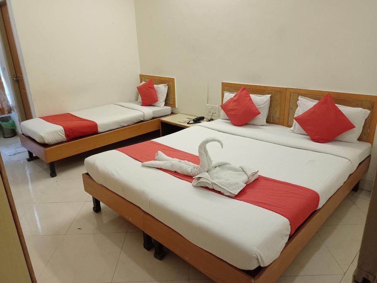 Hotel Wayfare Shirdi Esterno foto