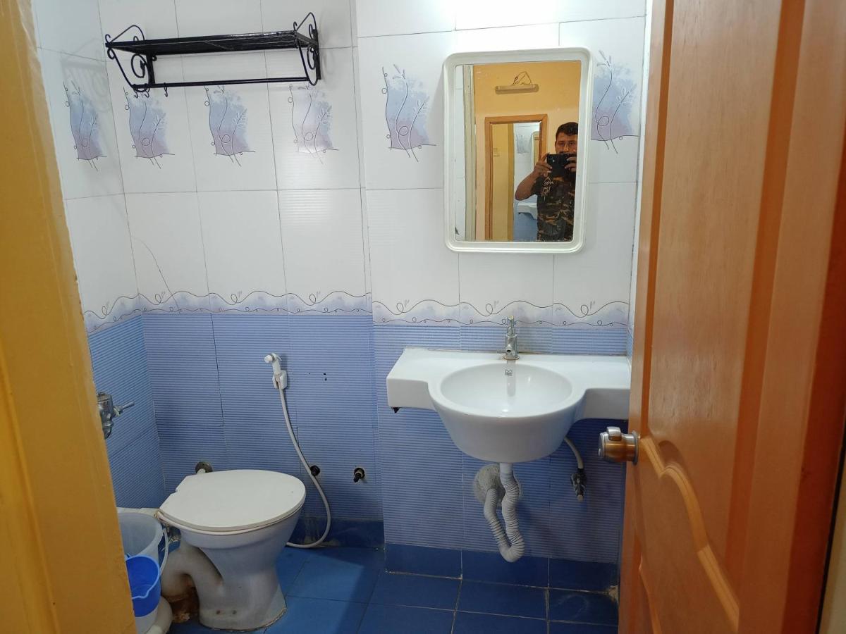Hotel Wayfare Shirdi Esterno foto