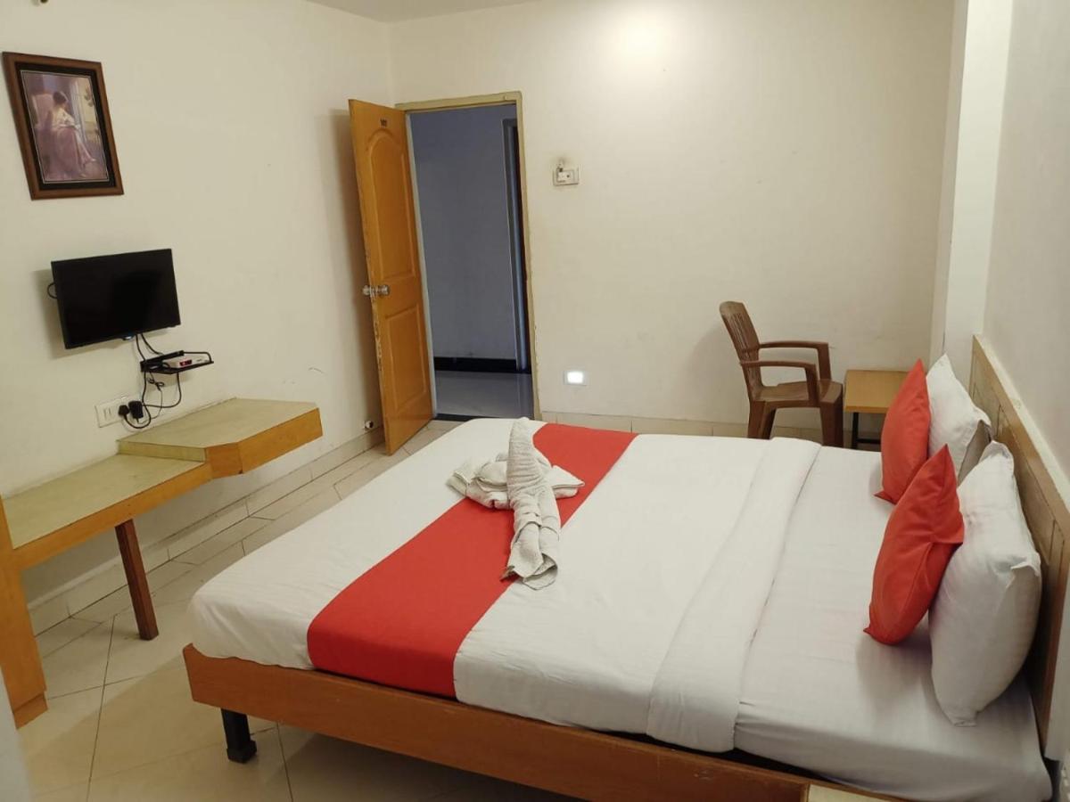 Hotel Wayfare Shirdi Esterno foto