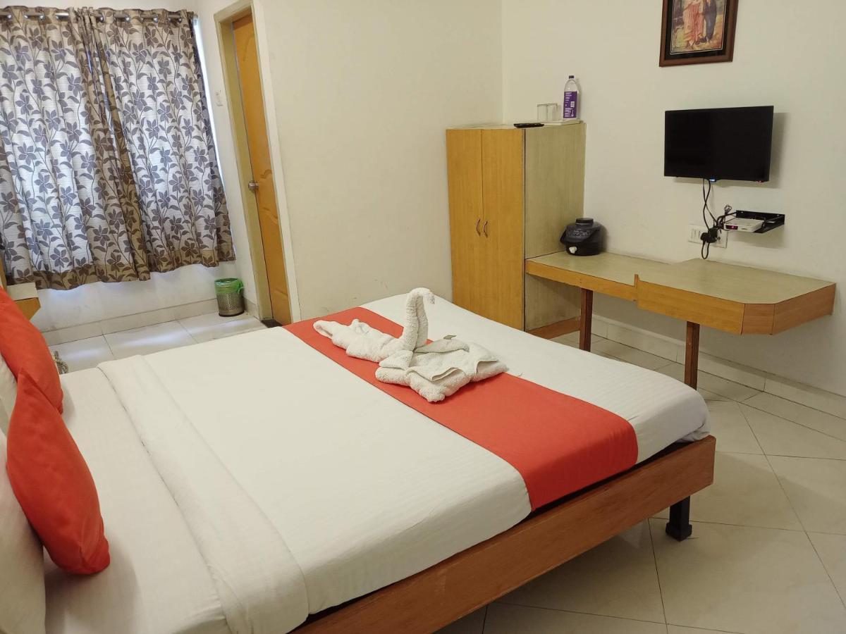 Hotel Wayfare Shirdi Esterno foto