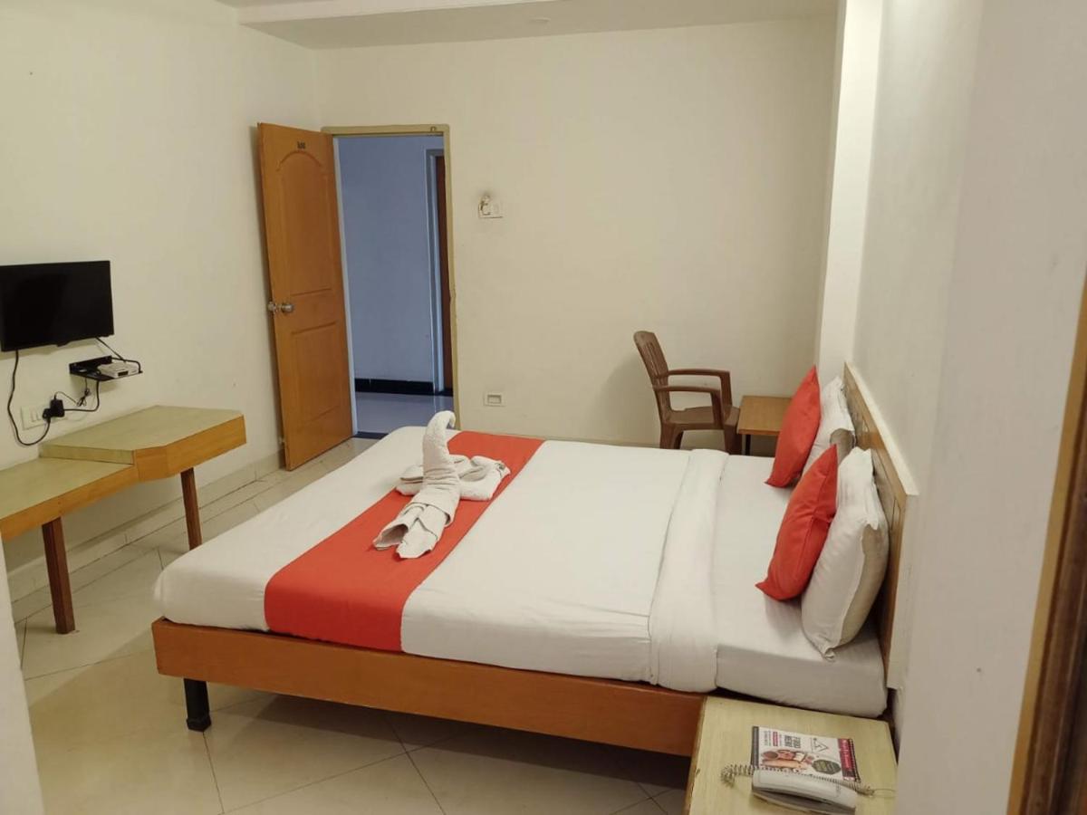 Hotel Wayfare Shirdi Esterno foto