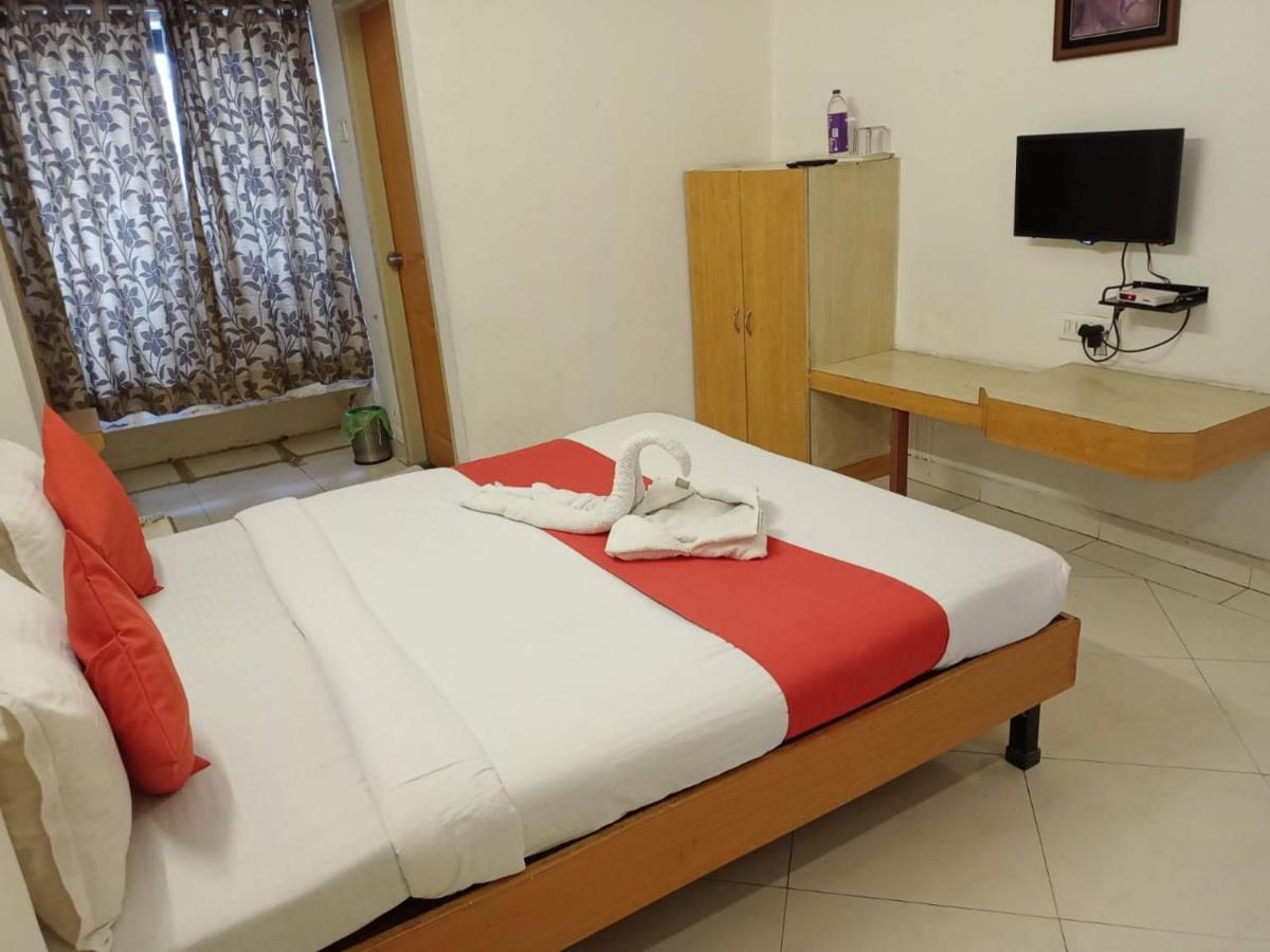 Hotel Wayfare Shirdi Esterno foto