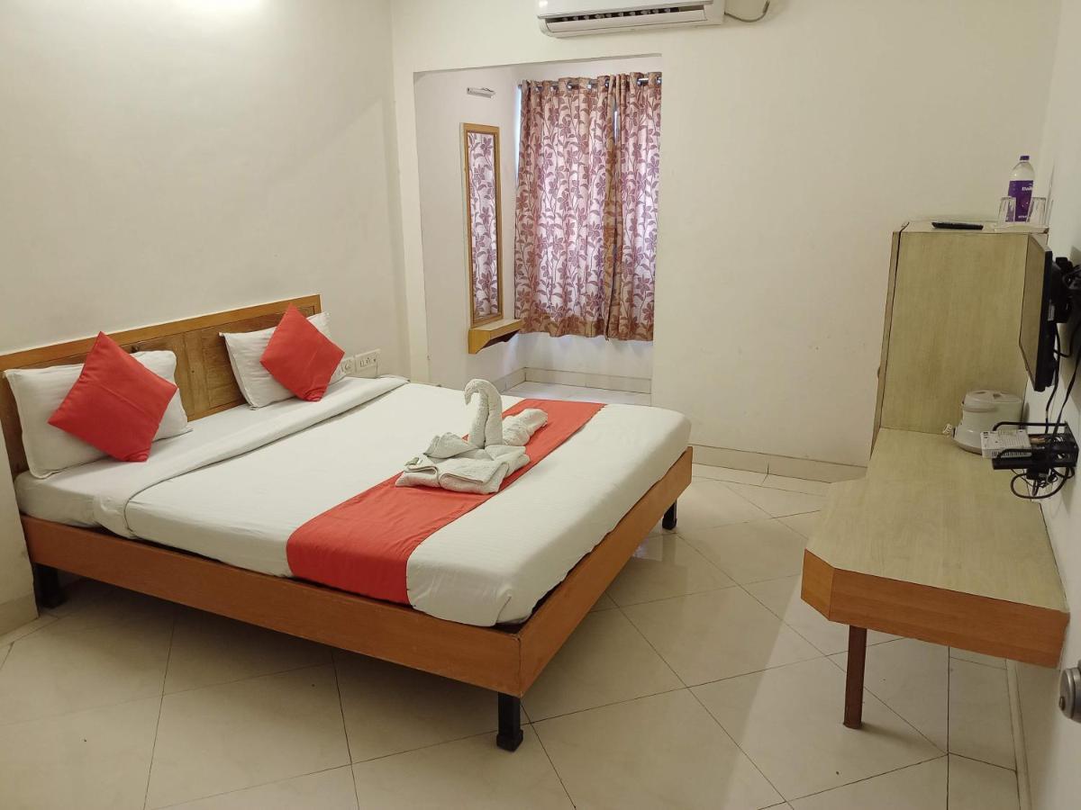 Hotel Wayfare Shirdi Esterno foto